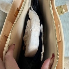 新品未使用charles & keithの画像