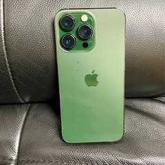 iphone 13 pro 512 gb sim フリー　Alpine Green with New Case and Screen Guardの画像