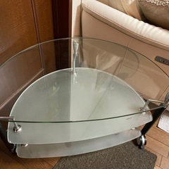 パナソニックテレビとガラス製テレビ台セット
の画像