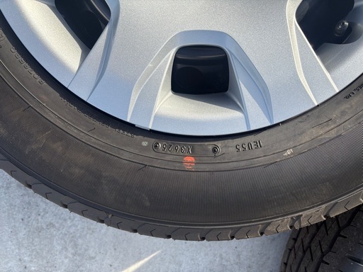 新品　ハイエース新車外しホイール付きタイヤ4本 