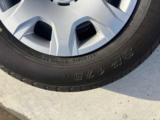 新品　ハイエース新車外しホイール付きタイヤ4本 