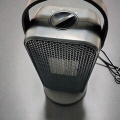 新品未使用(開封、確認のみ）【2025冬モデル】 セラミックヒーター 小型 セラミックファンヒーター 電気ファンヒーター 2秒速暖 暖房器具 マイナスイオン空気清浄 省エネ 速暖 大風量 コンパクト 3段階温度調整 900W 足元 温度調節 2重過熱保護 転倒OFF 節電対策 過熱保護 セラミック 窓下結露対策/寝室/トイレ/洗面所/オフィスに適用 (ブラック)の画像