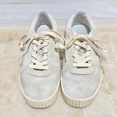 PUMAプーマ厚底スニーカー 23.5cm 白 アイボリー スエード 美脚 脚長の画像