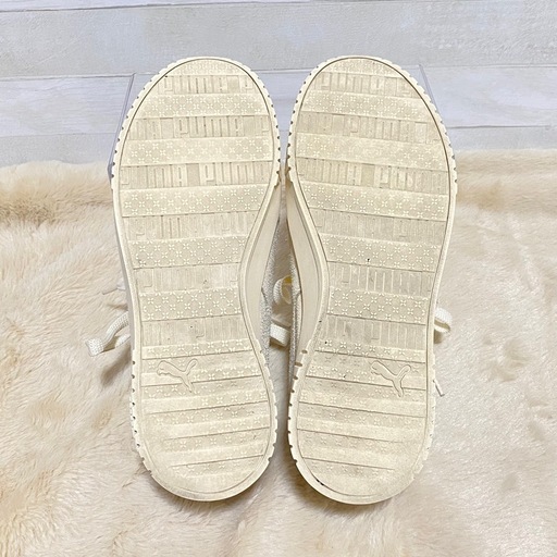 PUMAプーマ厚底スニーカー 23.5cm 白 アイボリー スエード 美脚 脚長