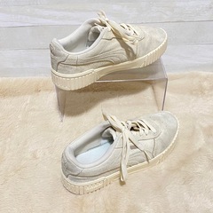PUMAプーマ厚底スニーカー 23.5cm 白 アイボリー スエード 美脚 脚長の画像