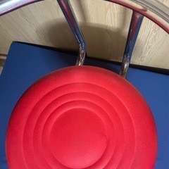 ガス圧レバー、キャスター付き丸椅子
の画像