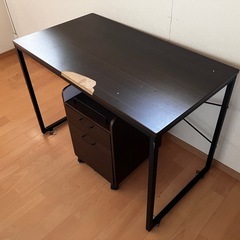 机　デスク　キャビネット付きの画像