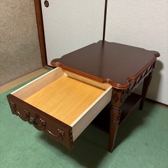 [高級家具]マホガニーの引き出し付き飾りチェストの画像