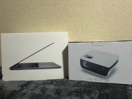 macbook pro 2016 13インチ touchbar付きモデル+プロジェクター。［最安]