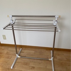 ハンガーラック、洗濯物干し竿
の画像
