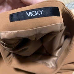 VICKY キャメル タイトスカート Sの画像