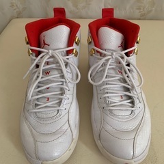 ナイキ Air Jordan Retro 12 Fiba ホワイト/レッド/メタリックゴールドの画像