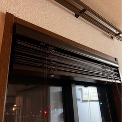 12/25引取り限定‼️ ウッドブラインド ダークブラウン スラット50mm幅 I型バランス付きの画像