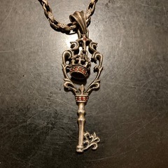 ｼﾙﾊﾞｰｸﾗｳﾝ鍵のネックレスの画像