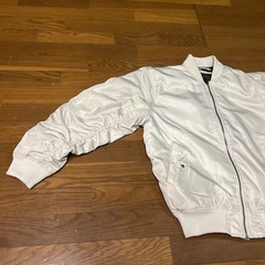 ジャンパー（白）の画像