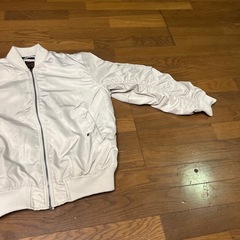 ジャンパー（白）の画像