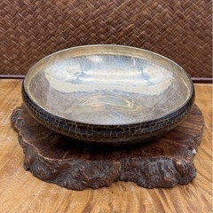 時代物 平安 金寿堂 造 黄銅丸形 菓子器 在銘 共箱 鎚目 打出 内銀仕上 良品 茶道具 茶器 華道具 懐石道具 菓子鉢 和美術 和骨董 伝統工芸の画像