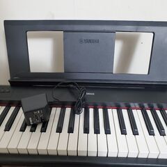 ヤマハ YAMAHA 電子キーボード piaggero  NP-12B 近場配達　可の画像