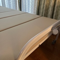 折りたたみベッド　シングル　　クリーム色の画像