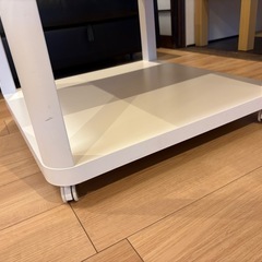 IKEA　キャスター付きソファーテーブルの画像