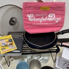 キッチンスツール フライパン 収納 などの画像