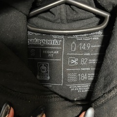 patagonia ブラック フード付きパーカ パタゴニア ロゴの画像