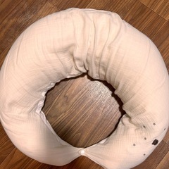 アカチャンホンポ　授乳クッションの画像