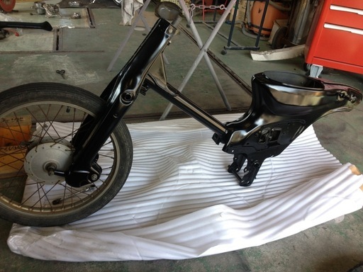バイクパーツ激安塗装致します。