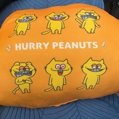 ハリーピーナッツのダイカットクッションの画像