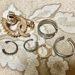 新品アクセサリー貴金属ジュエリー6点お纏めダブルCブローチ、指輪2個、イヤカフ、イヤリング、イヤーカフスの画像