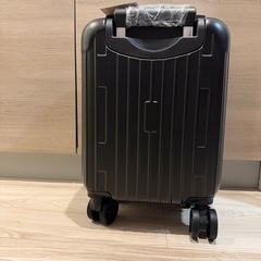 スリーコインズ スーツケース Sサイズの画像