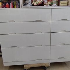 定価3万円以上　美品　ニトリ　ピアノ塗装　高級　整理箪笥　箪笥　キャビネット　衣装ケース　の画像