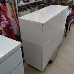 定価3万円以上　美品　ニトリ　ピアノ塗装　高級　整理箪笥　箪笥　キャビネット　衣装ケース　の画像