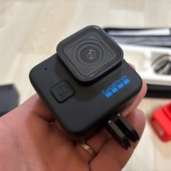 GoPro 11mini 動作品　本体と付属品の画像