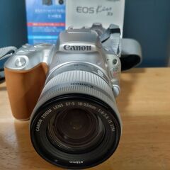 Canon デジタル一眼レフカメラ EOS Kiss X9 シルバー レンズキットの画像