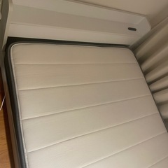 セミダブル　ニトリのマットレス&引き出し収納付きベットフレームセットの画像