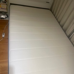 セミダブル　ニトリのマットレス&引き出し収納付きベットフレームセットの画像