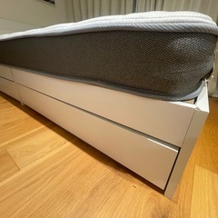セミダブル　ニトリのマットレス&引き出し収納付きベットフレームセットの画像