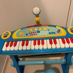 トーマスキーボード椅子付きの画像