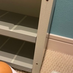 ミニカーと収納棚の画像