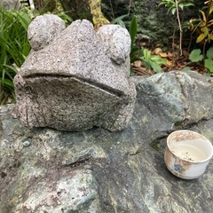 カエルの石像の画像