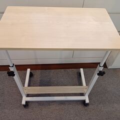 サイドテーブル キャスター付き パソコンデスク 昇降式 高さ調節可能 ホワイトメイプル 幅60 奥行き40 高さ70～90（cm）の画像