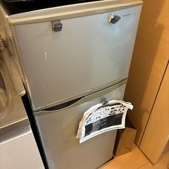 冷凍冷蔵庫　ローテーブル　ソファ　の画像