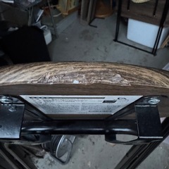 テーブルとイスの画像