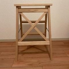 IKEAのスツールと脚立の画像