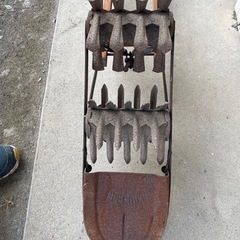 レトロ？　現役？　
水田用　手押し中耕除草機の画像