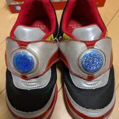 (年内550円)ウルトラマン　光るスニーカー　18.0の画像