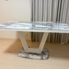 ダイニングテーブル
の画像