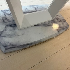 ダイニングテーブル
の画像