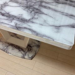 ダイニングテーブル
の画像